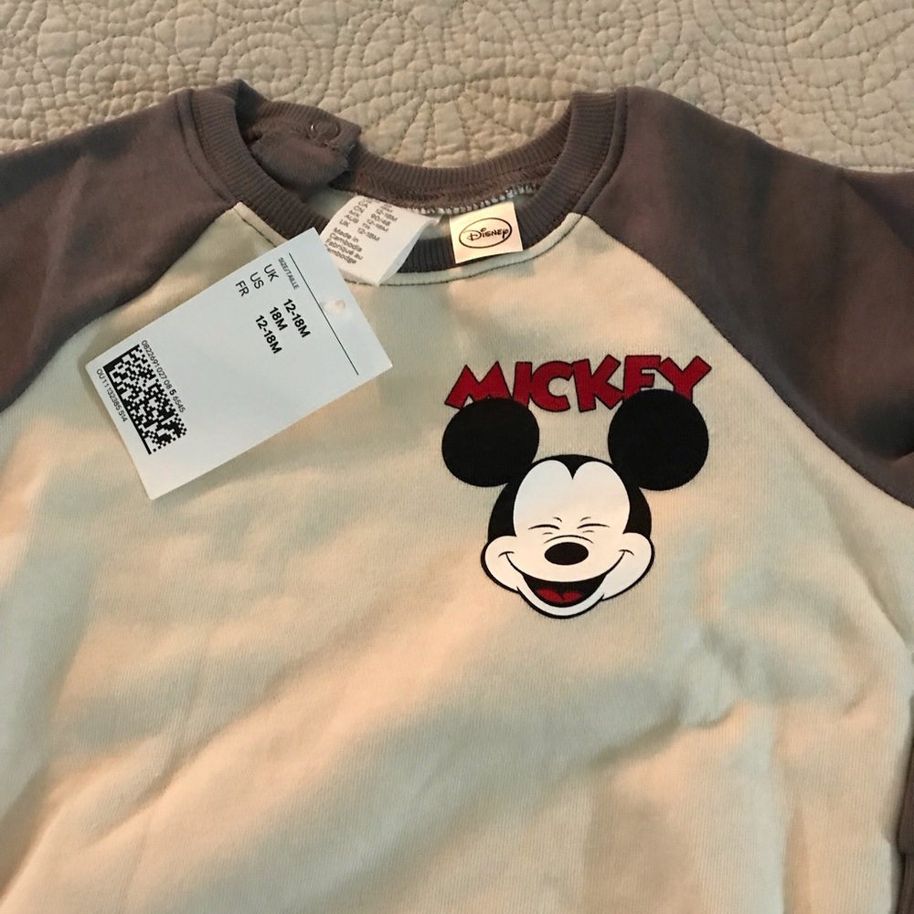 H&M DISNEY BOY SIZE 12 - 18 MONTHS MICKEY MOUSE CREAM & GRAY SWEATSHIRT NWT